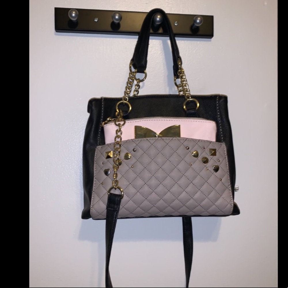 Mini Betsy Johnson purse!🖤💗
